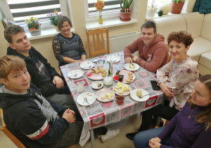 Młodzież Karskiego w DPS w Wiśniowej Górze