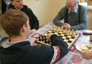Młodzież Karskiego w DPS w Wiśniowej Górze