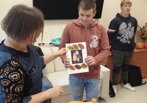 Młodzież Karskiego w DPS w Wiśniowej Górze
