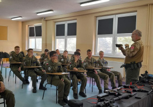 Zajęcia ze strzelectwa prowadzi instruktor PZS p. Adam Daragó