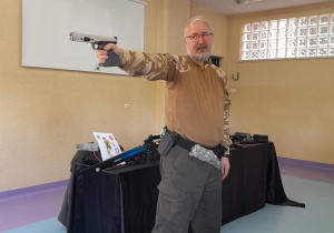 Zajęcia ze strzelectwa prowadzi instruktor PZS p. Adam Daragó
