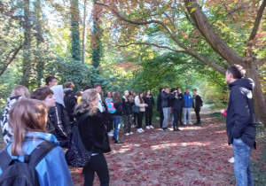 Uczniowie naszego liceum w otoczeniu przyrody. Arboretum w Rogowie