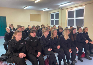Spotkanie uczniów Karskiego z przedstawicielami uczelni mundurowych
