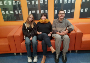 Humaniści Karskiego na spektaklu "Lekkomyślna siostra" w Domu Kultury 502
