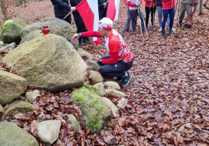 Marsz Patriotyczny Nordic Walking w Justynowie z udziałem uczniów Karskiego