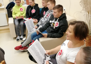 Spotkanie patriotyczne z pensjonariuszami Dziennego Domu Pomocy w Wiśniowej Górze