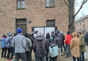 Uczniowie Karskiego w Państwowym Muzeum Auschwitz-Birkenau.