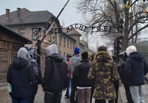 Uczniowie Karskiego w Państwowym Muzeum Auschwitz-Birkenau.