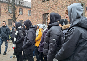 Uczniowie Karskiego w Państwowym Muzeum Auschwitz-Birkenau.
