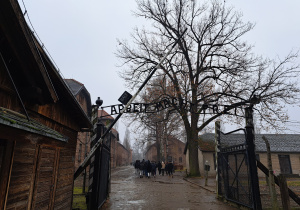 Uczniowie Karskiego w Państwowym Muzeum Auschwitz-Birkenau.