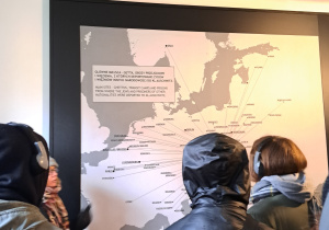 Uczniowie Karskiego w Państwowym Muzeum Auschwitz-Birkenau.