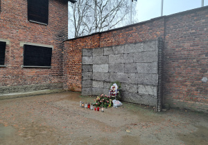 Uczniowie Karskiego w Państwowym Muzeum Auschwitz-Birkenau.