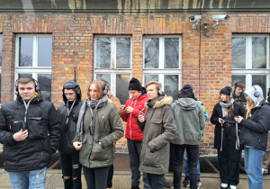 Uczniowie Karskiego w Państwowym Muzeum Auschwitz-Birkenau.