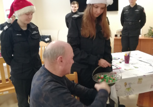 Wizyta licealistów w Dziennym Domu Pomocy w Wiśniowej Górze