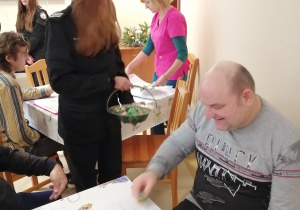 Wizyta licealistów w Dziennym Domu Pomocy w Wiśniowej Górze