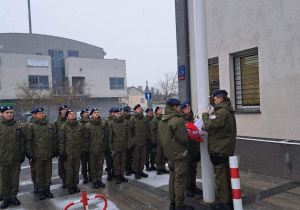 Uroczyste podniesienie flagi państwowej