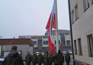 Uroczyste podniesienie flagi państwowej