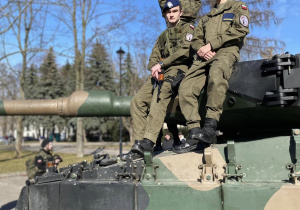 Uczniowie Karskiego w Wojskowych Targach Służby i Pracy