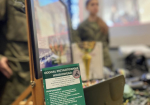 Uczniowie Karskiego w Wojskowych Targach Służby i Pracy