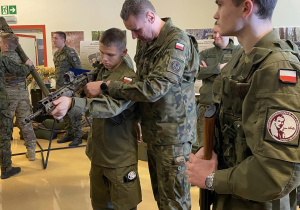Uczniowie Karskiego w Wojskowych Targach Służby i Pracy