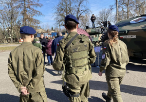 Uczniowie Karskiego w Wojskowych Targach Służby i Pracy