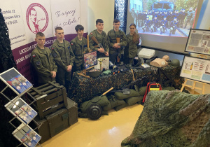 Uczniowie Karskiego w Wojskowych Targach Służby i Pracy