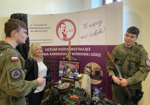 Uczniowie Karskiego w Wojskowych Targach Służby i Pracy
