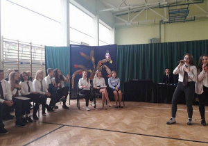 Grupa uczniów prowadząca Koncert życzeń