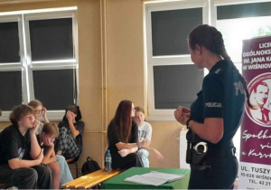 Spotkanie klas I z przedstawicielką Komendy Powiatowej Policji w Koluszkach