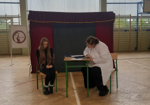 Spektakl profilaktyczny krakowskiego teatru "Maska" pt. "Ta ostatnia impreza"
