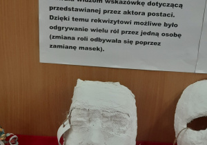 Ekspozycja masek greckich wykonanych przez uczniów klas: I c, II b, III a.