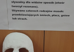 Ekspozycja masek greckich wykonanych przez uczniów klas: I c, II b, III a.