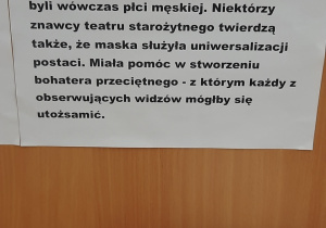 Ekspozycja masek greckich wykonanych przez uczniów klas: I c, II b, III a.