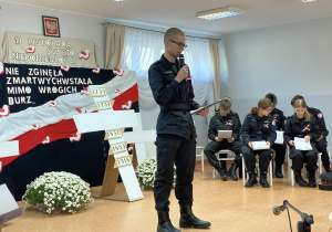 Mundurowi w DPS w Wiśniowej Górze