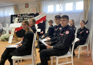 Mundurowi w DPS w Wiśniowej Górze