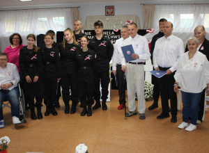 Mundurowi w DPS w Wiśniowej Górze