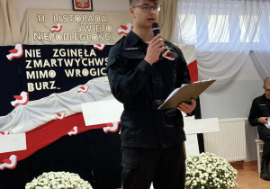 Mundurowi w DPS w Wiśniowej Górze
