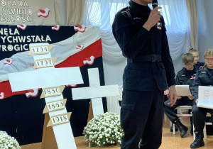 Mundurowi w DPS w Wiśniowej Górze
