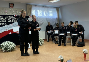 Mundurowi w DPS w Wiśniowej Górze