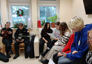 Ze świąteczną wizytą w DPS w Wiśniowej Górze