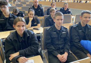 Uczniowie Karskiego na szkoleniu antyterrorystycznym