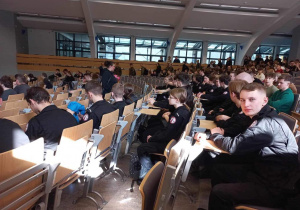 Uczniowie Karskiego na szkoleniu antyterrorystycznym
