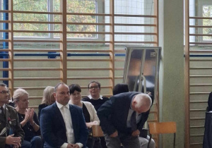 Uroczystość z okazji Święta Edukacji Narodowej w sali gimnastycznej liceum