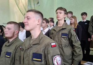 Uroczystość z okazji Święta Edukacji Narodowej w sali gimnastycznej liceum