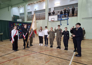 Uroczystość z okazji Święta Edukacji Narodowej w sali gimnastycznej liceum