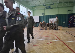 Uroczystość z okazji Święta Edukacji Narodowej w sali gimnastycznej liceum