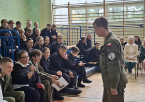 Uroczystość z okazji Święta Edukacji Narodowej w sali gimnastycznej liceum