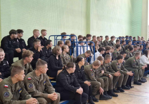 Uroczystość z okazji Święta Edukacji Narodowej w sali gimnastycznej liceum