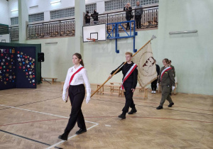 Uroczystość z okazji Święta Edukacji Narodowej w sali gimnastycznej liceum