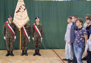 Narodowe Święto Niepodległości w Karskim. Szkoła do Hymnu.